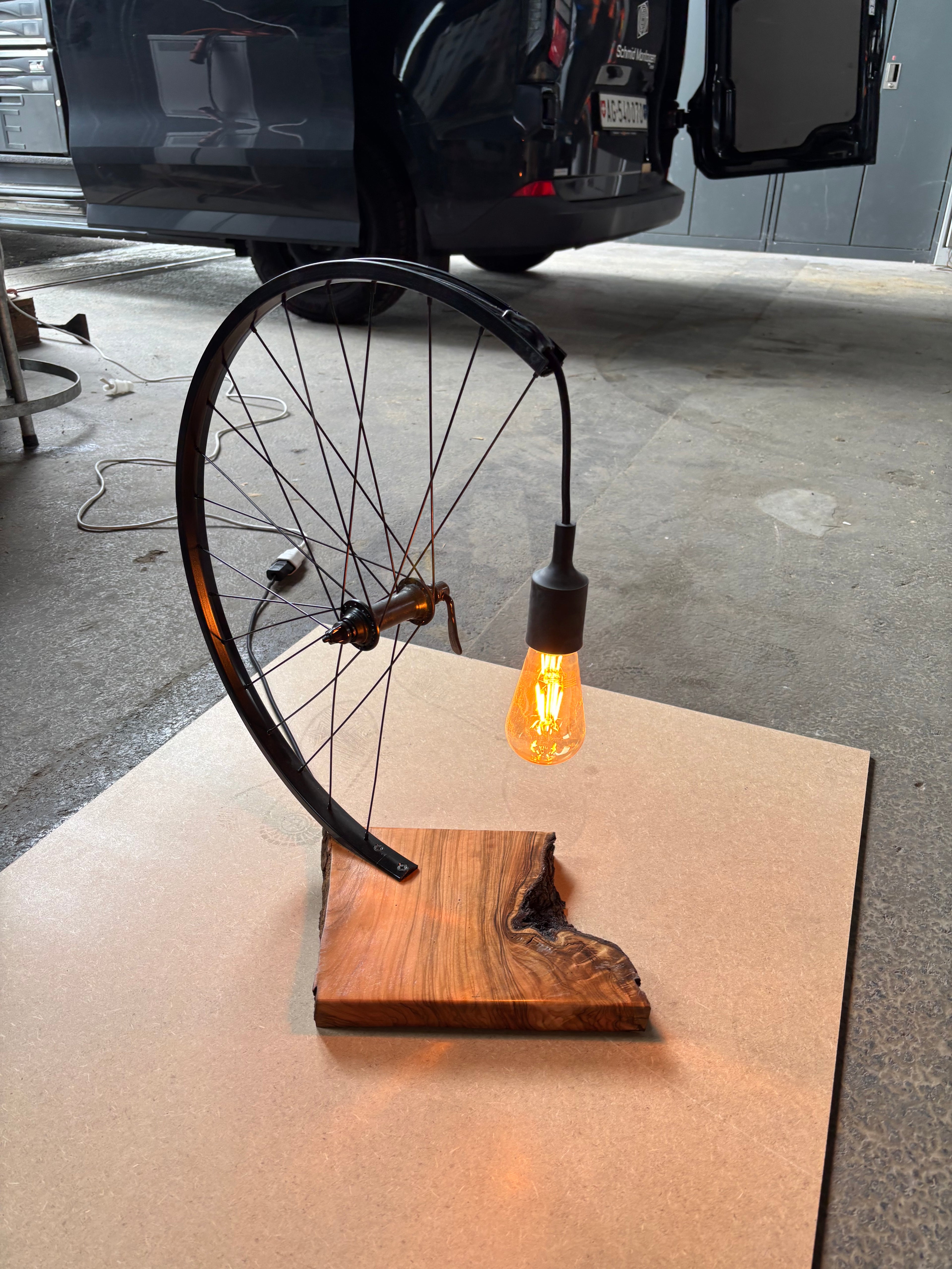 mrwood - rustic wheel lamp