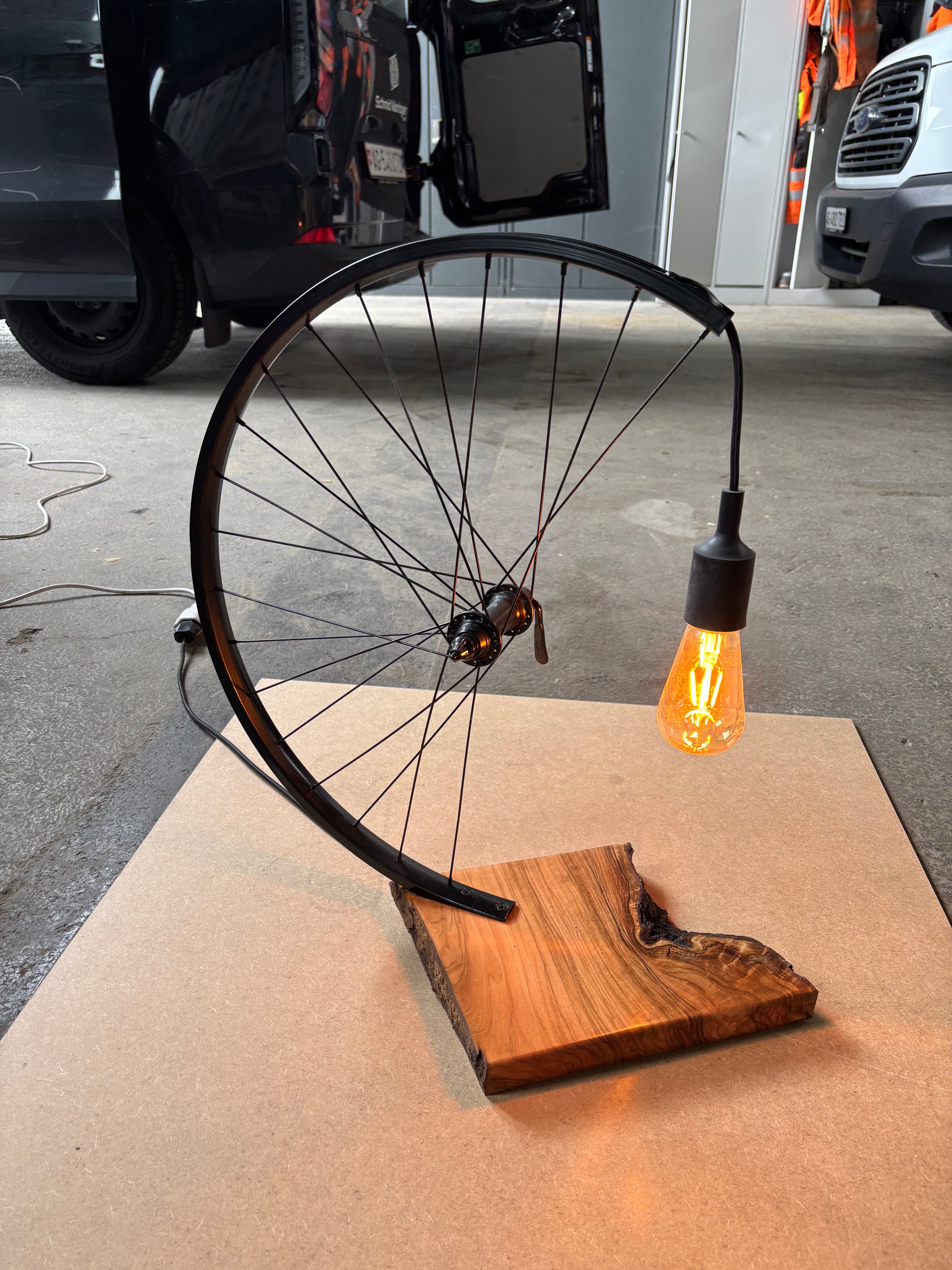 mrwood - rustic wheel lamp