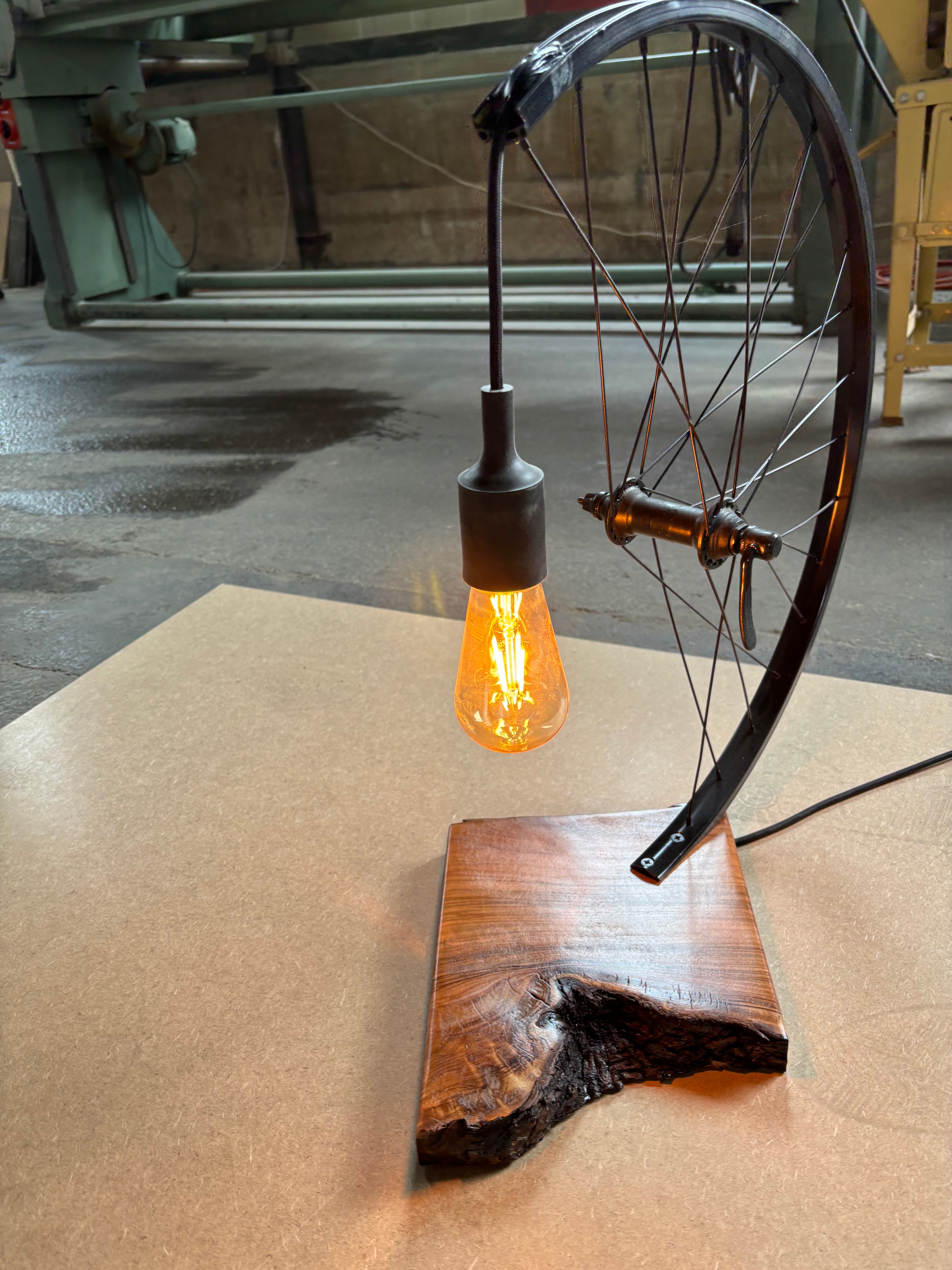 mrwood - rustic wheel lamp